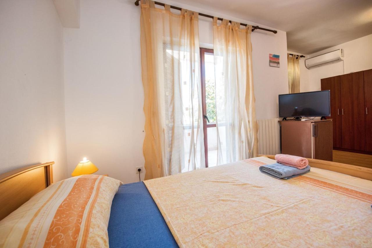 Two Bed Rooms Fortuna Near The Beach Porec Bagian luar foto