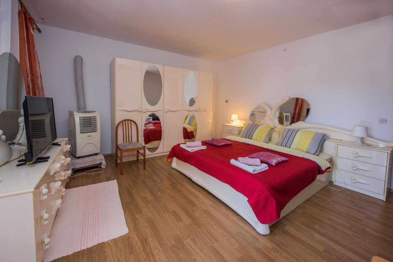 Two Bed Rooms Fortuna Near The Beach Porec Bagian luar foto