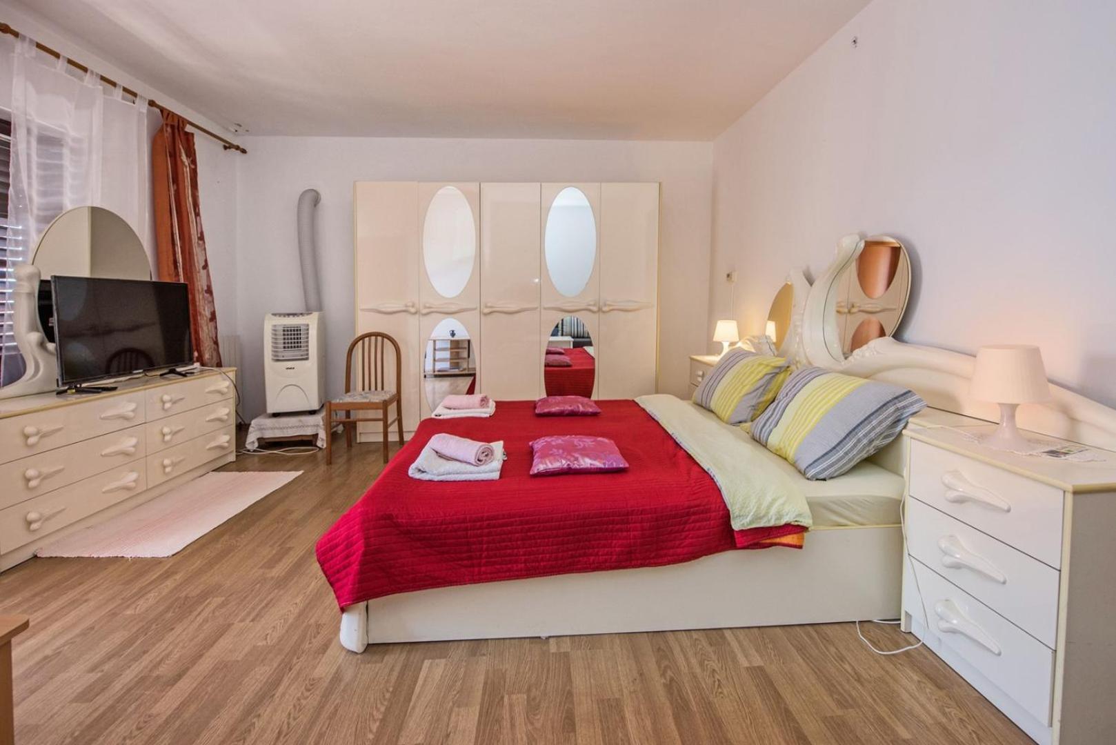 Two Bed Rooms Fortuna Near The Beach Porec Bagian luar foto
