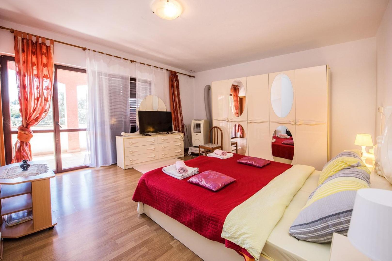 Two Bed Rooms Fortuna Near The Beach Porec Bagian luar foto