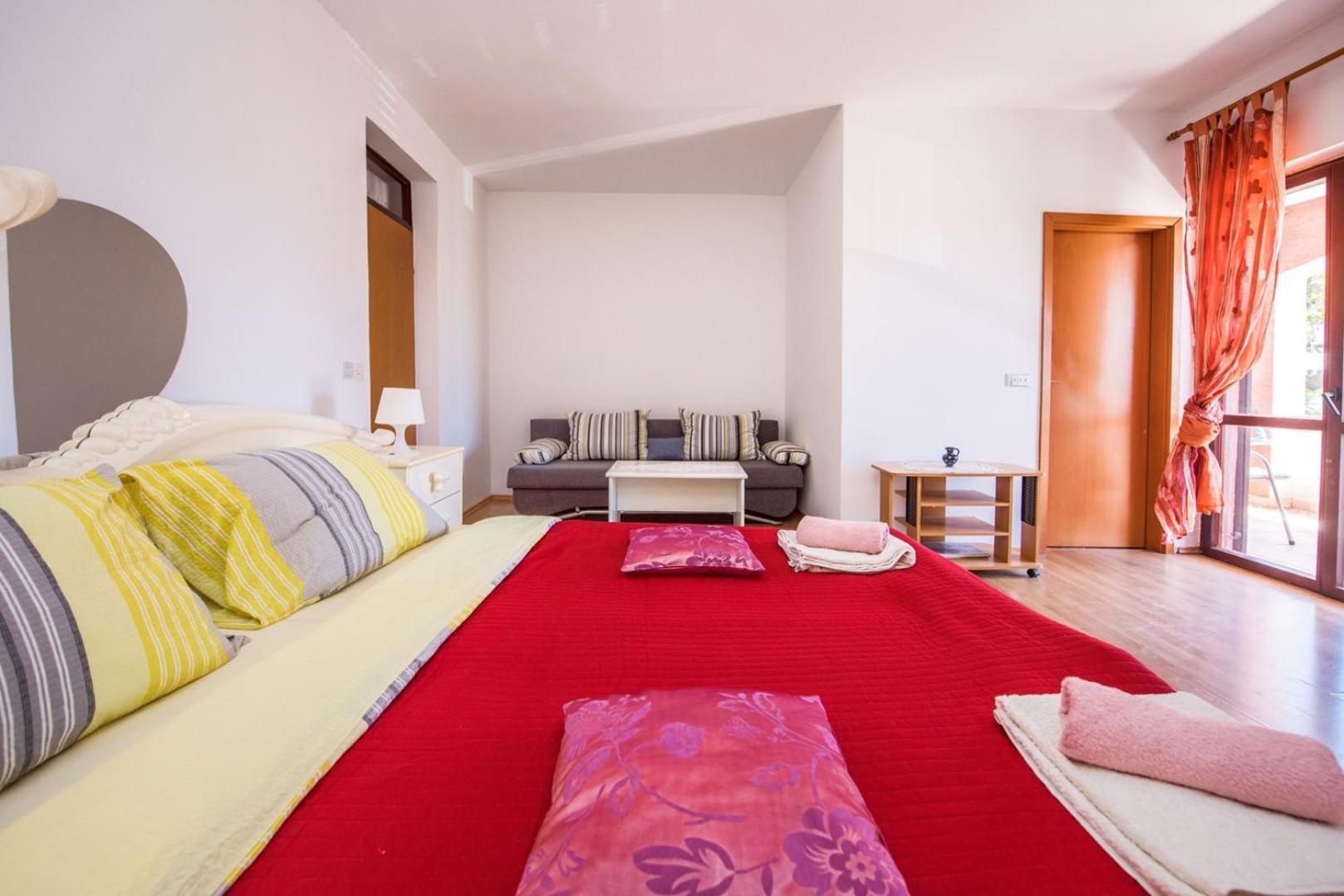 Two Bed Rooms Fortuna Near The Beach Porec Bagian luar foto