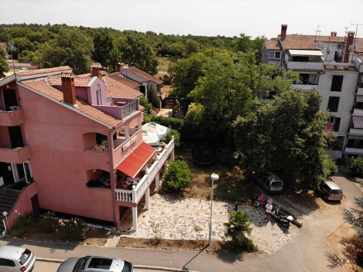 Two Bed Rooms Fortuna Near The Beach Porec Bagian luar foto